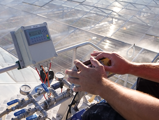 Checking the spraying pressure while applying anti-reflection