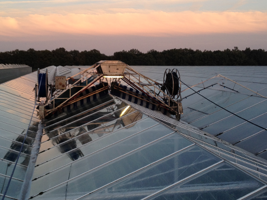 Brush greenhouse roof with AntiReflect with clean water